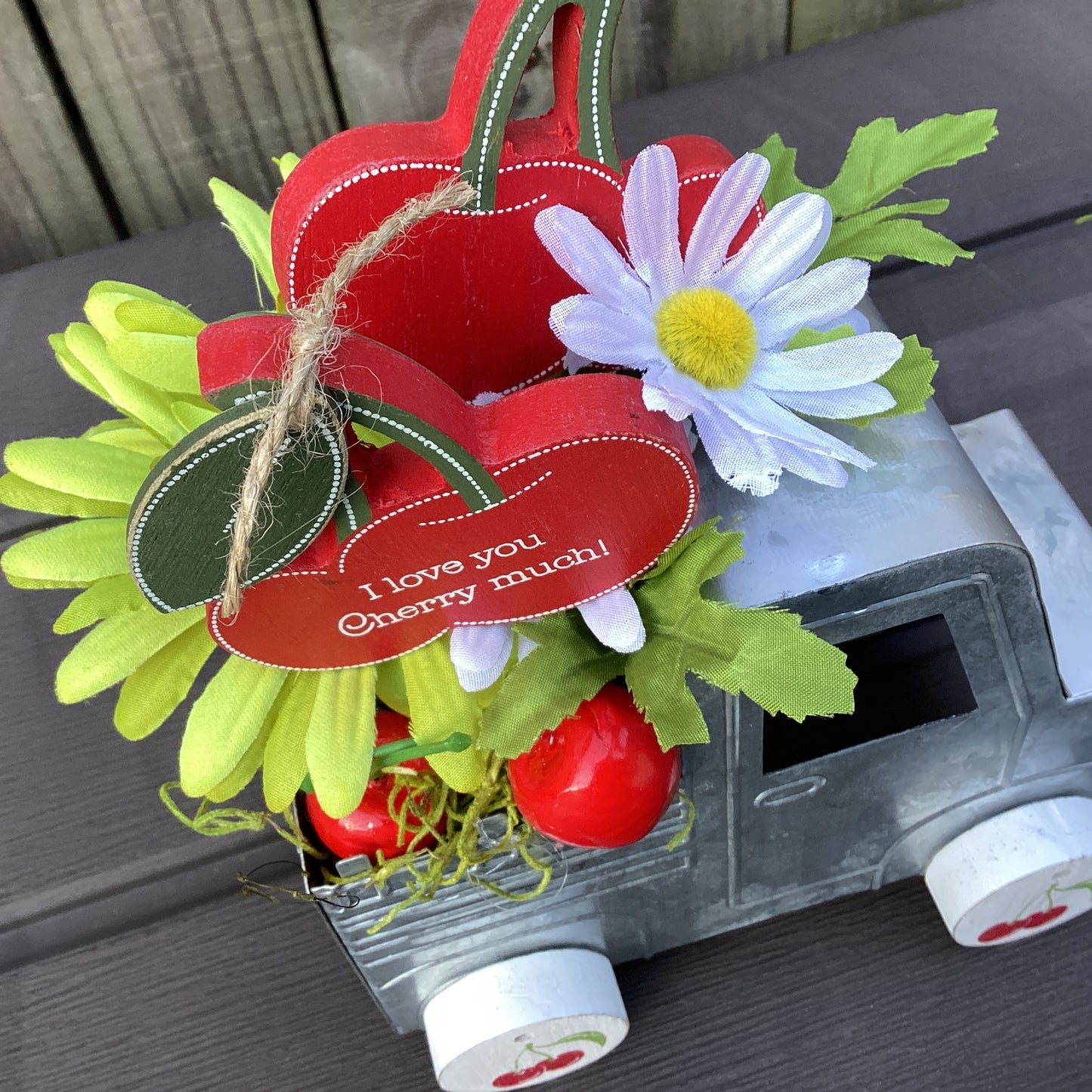 AGD Summer Decor - Cherry Lime Theme Floral Galvanized Metal Truck Display
