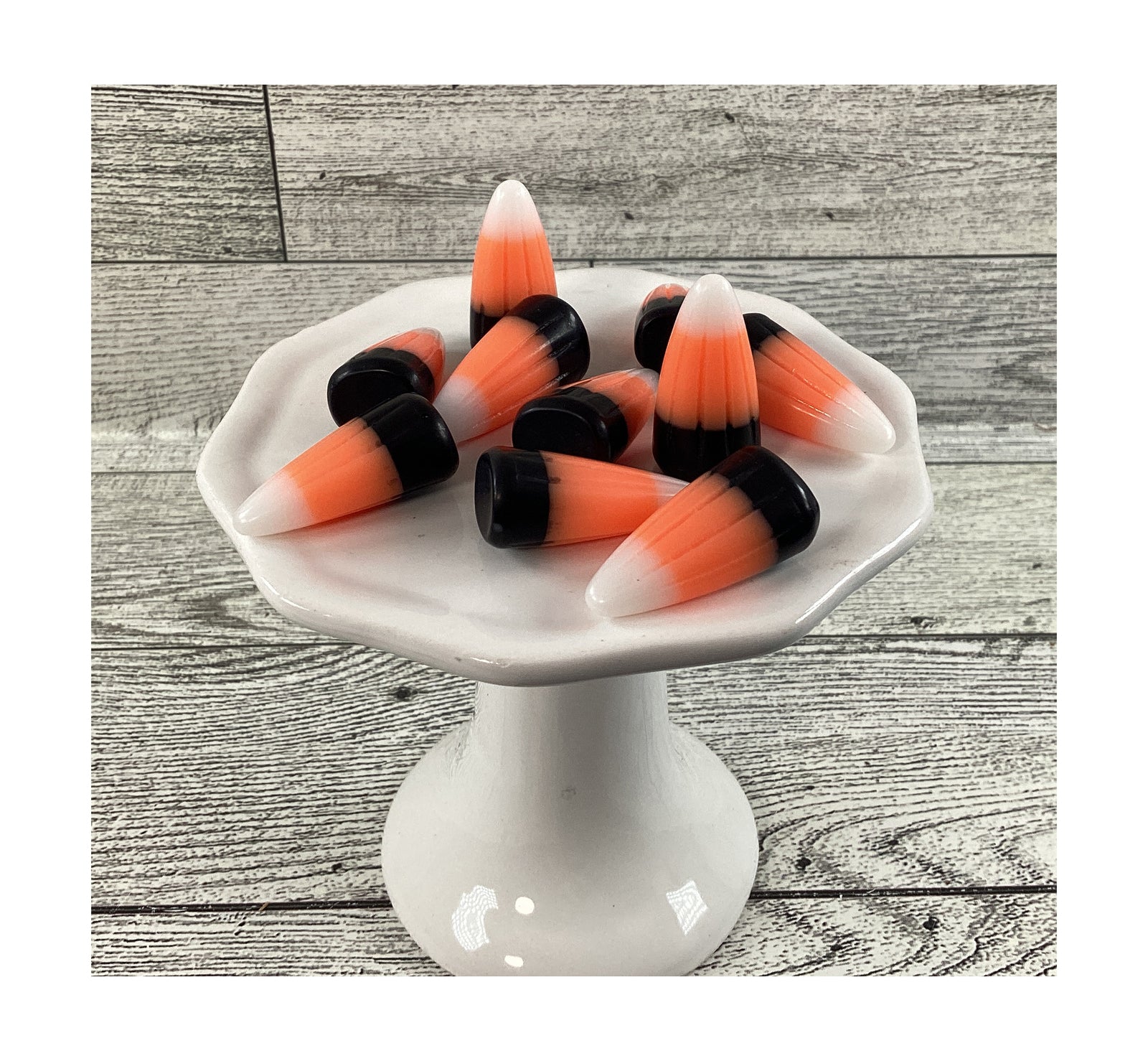 CWI Halloween Decor - Jack O Lantern Wood Truck Fake Candy Corn