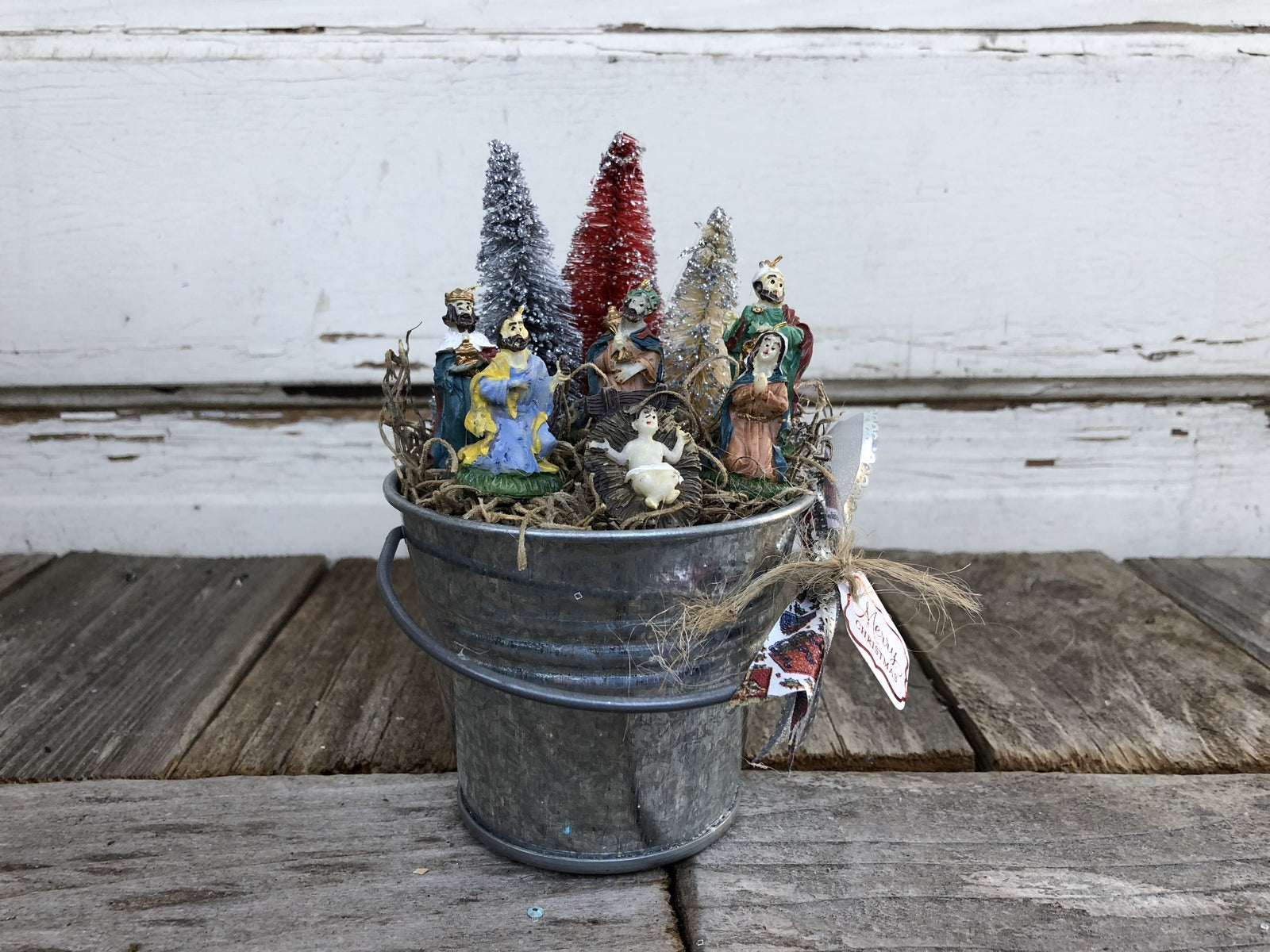  AGD Christmas Decor – Prim Miniature Nativity Tin Display