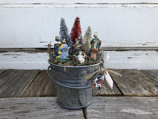  AGD Christmas Decor – Prim Miniature Nativity Tin Display