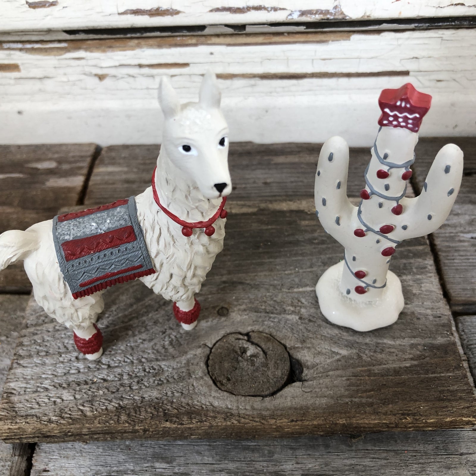 Gerson Christmas Decor - Resin Llama & Sign 3pc Bundle