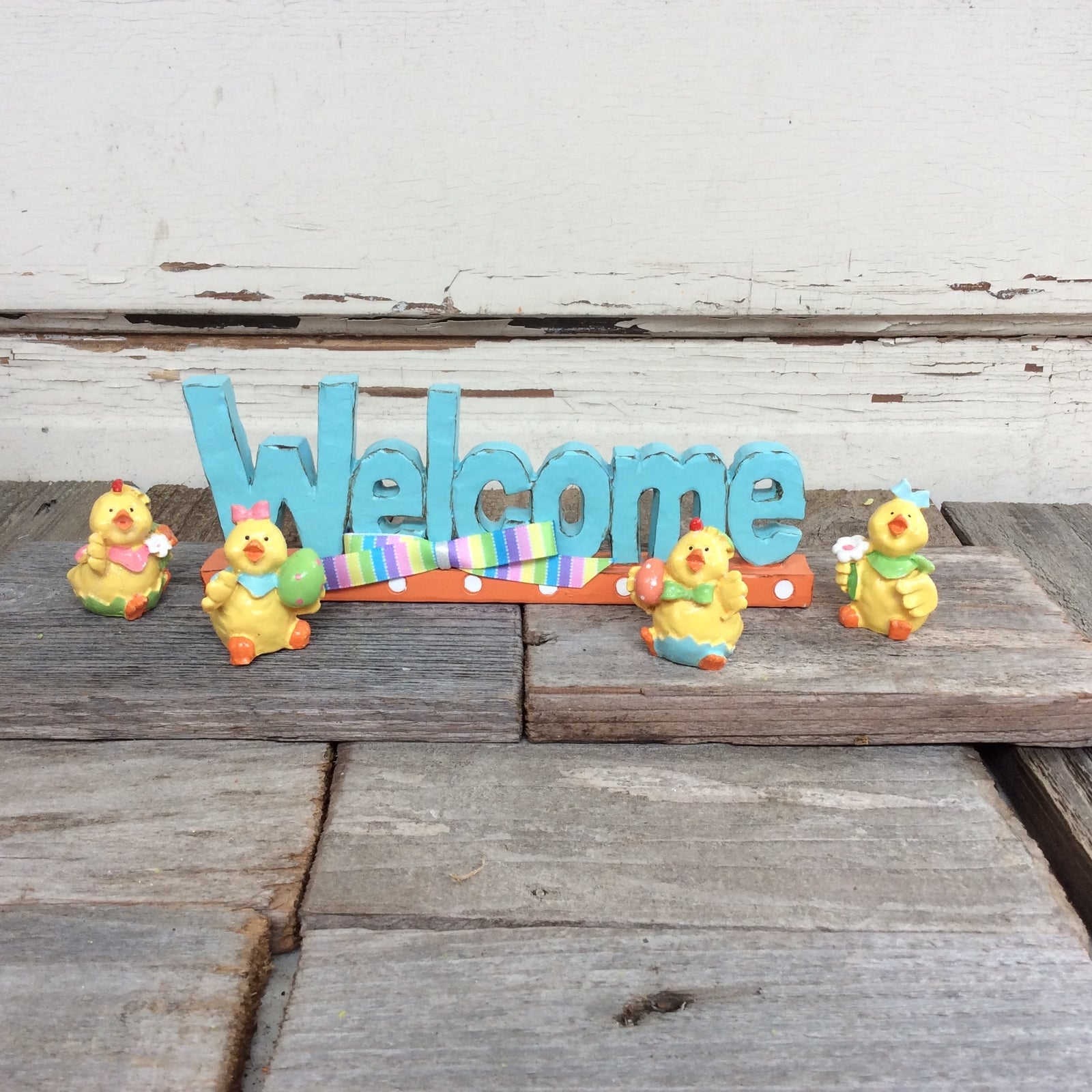 AGD Easter Decor - Welcome Sign with Miniature Chicks