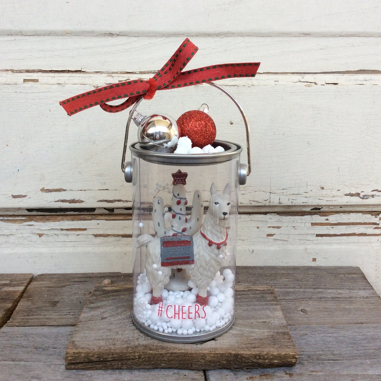 AGD Christmas Decor – #Cheers Llama and Cactus Dome Pail Display