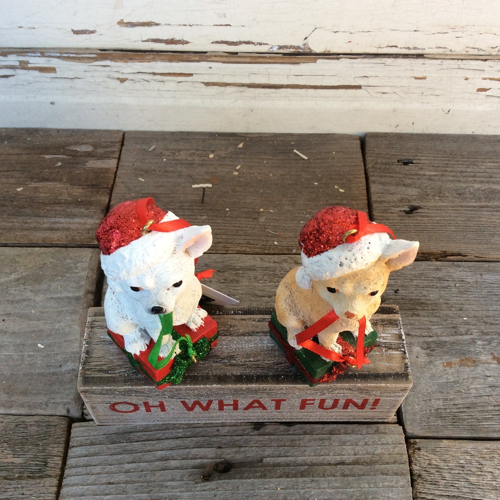 AGD Christmas Decor - Oh What Fun! Prim Resin Cats In Hats Display