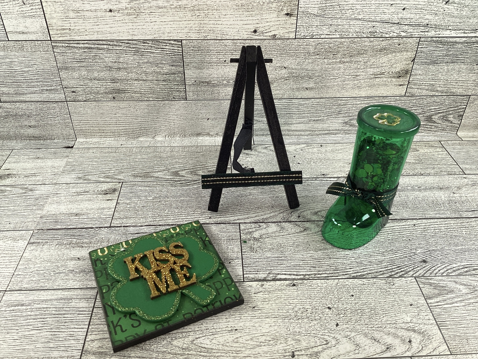AGD St Patricks Day Decor -  Kiss Me Mini Easel Sign Shaker Boot 2pc