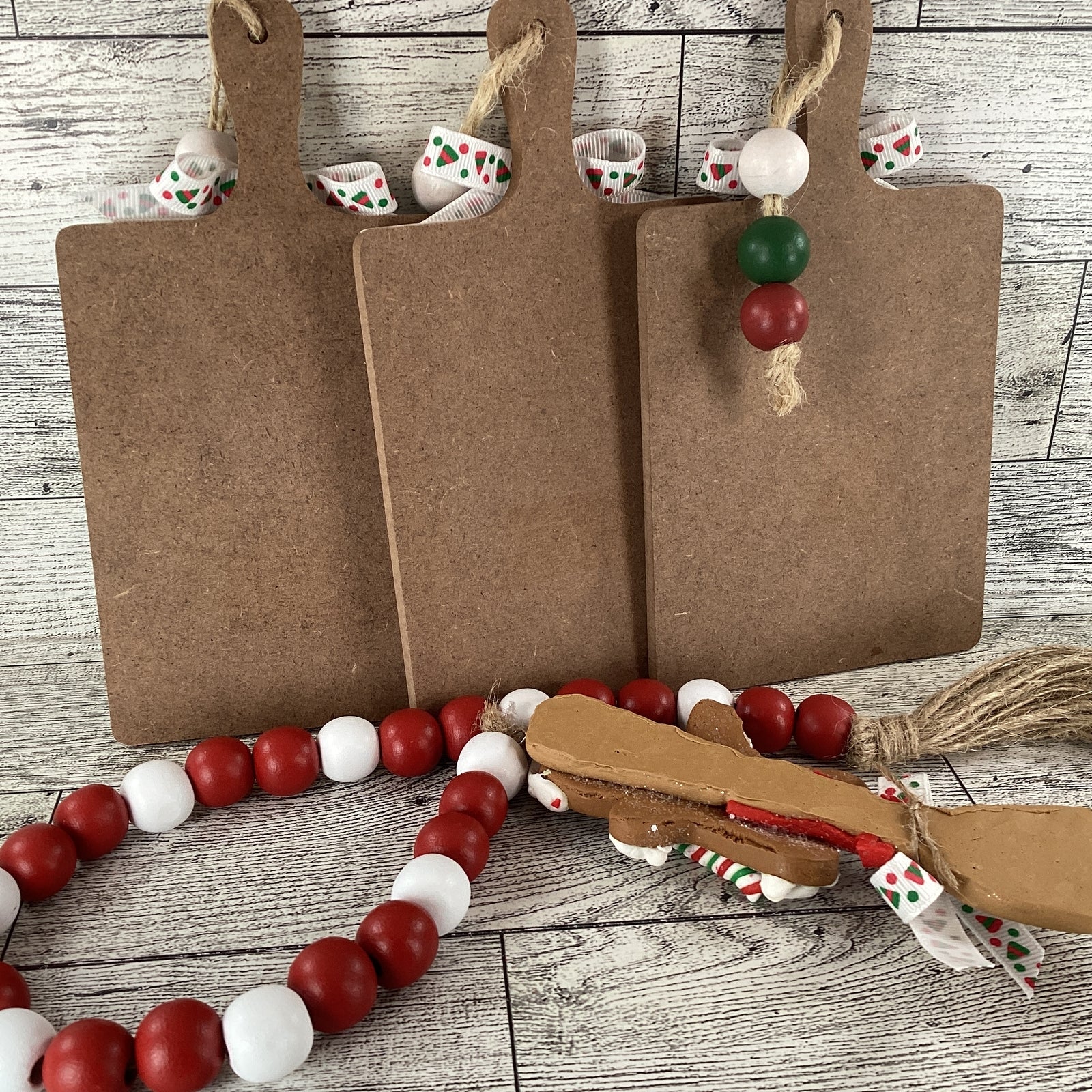 AGD Christmas Decor - Gingerbread Cutting Board Garland 4pc Set