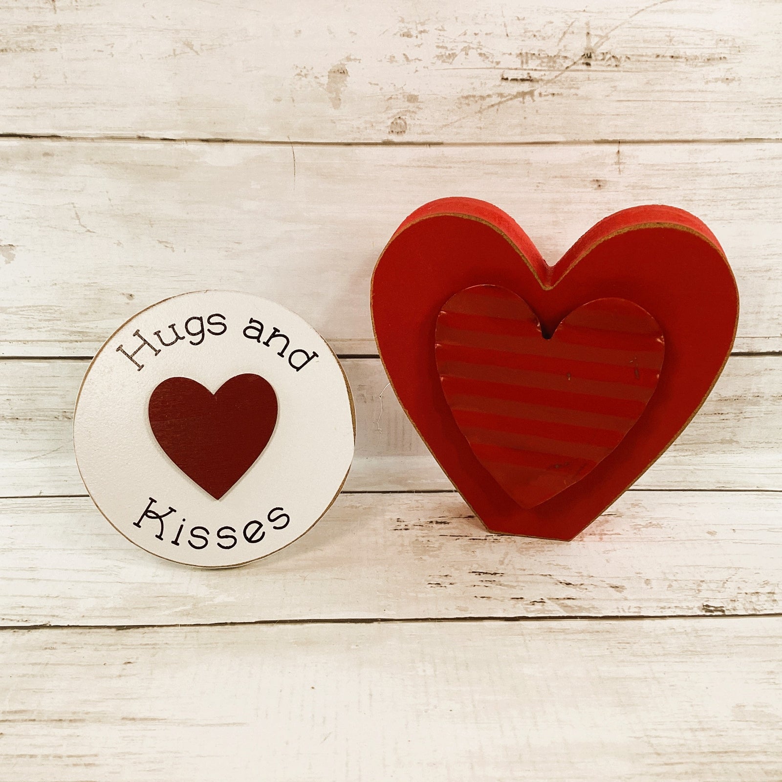 LS Valentines Decor - Chunk Red 3-D Heart  & XOXO Easel Sign 2pc Set