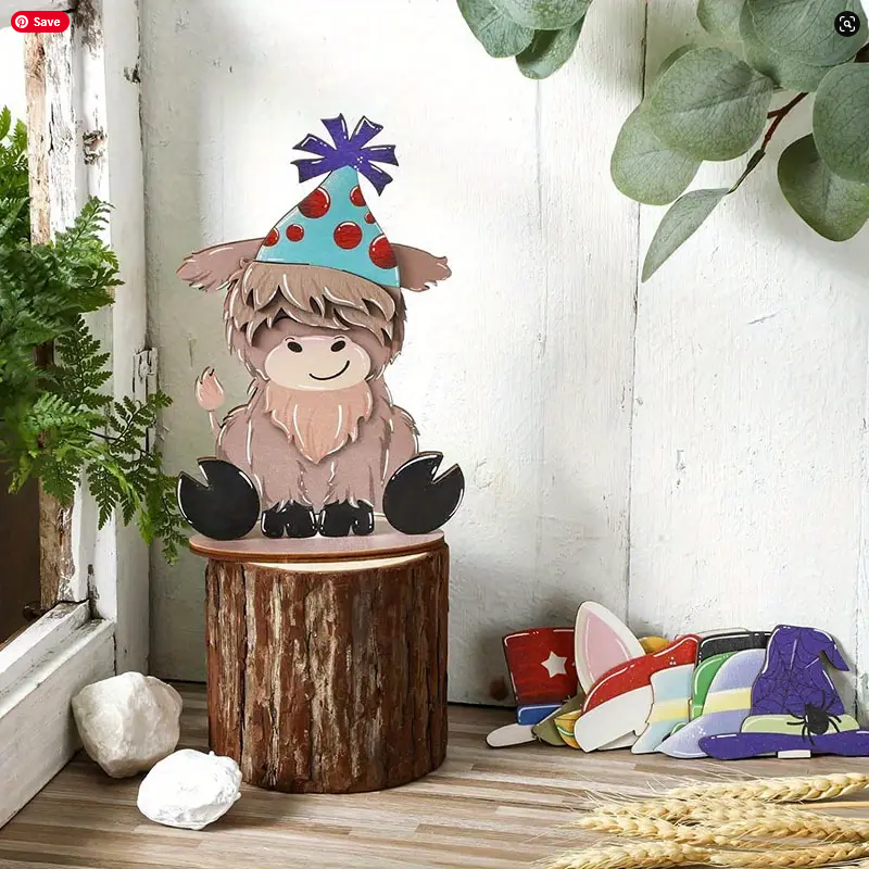 Seasonal Decor - Interchangable Seasonal Layered Highland Cow