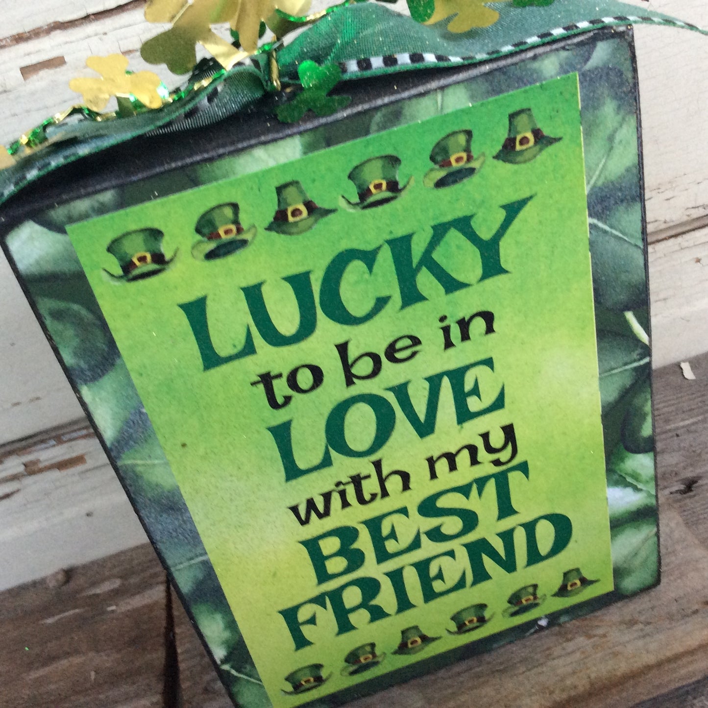 AGD Saint Patrick's Decor  – Lucky Love Friend Box Sign