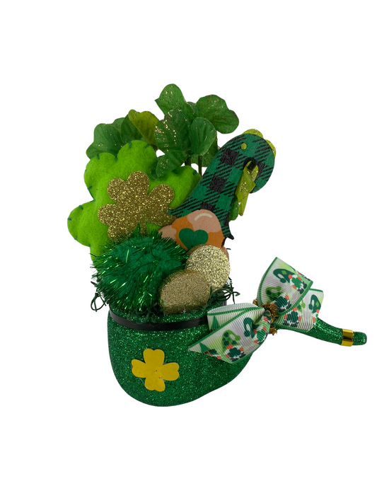 AGD St Patrick's Decor -  Leprechaun Pipe Display