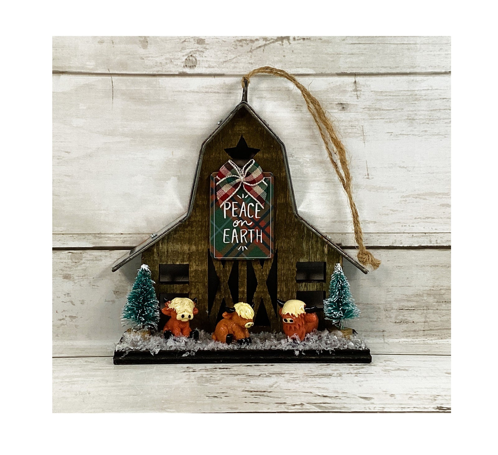 AGD Christmas Decor - Highland Scottish Cow Farmhouse Wood Barn