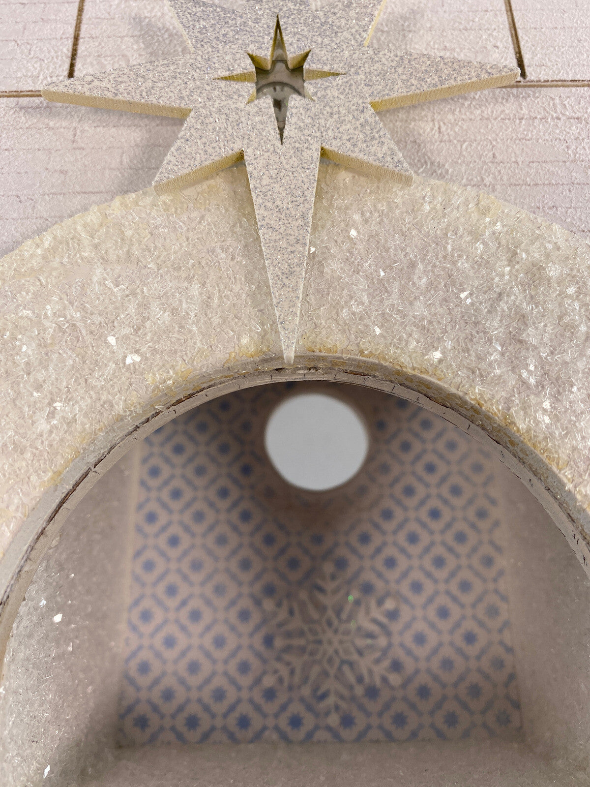 AGD  Christmas Decor - Lighted Wood Igloo Snow Stable Manger