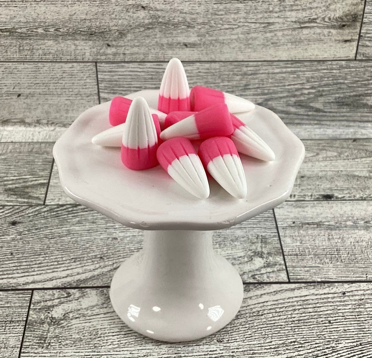 AGD Craft Supply - Realistic Artificial FAKE Resin Bright Pink White Candy Corn