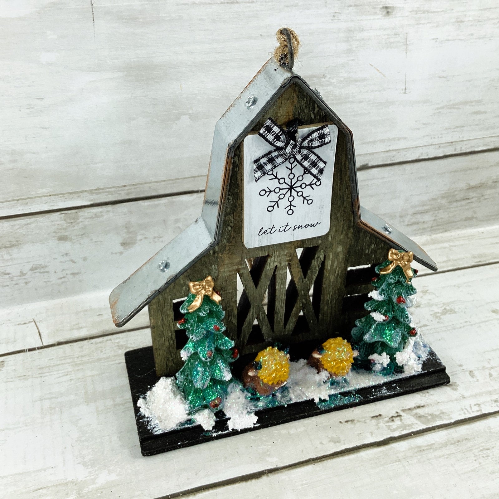 AGD Christmas Decor - Highland Scottish Cow Farmhouse Wood Barn
