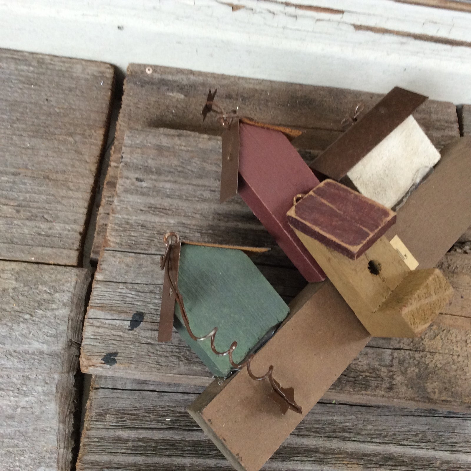 AGD Home Decor - Prim Faith Family Friends Mini Bird House