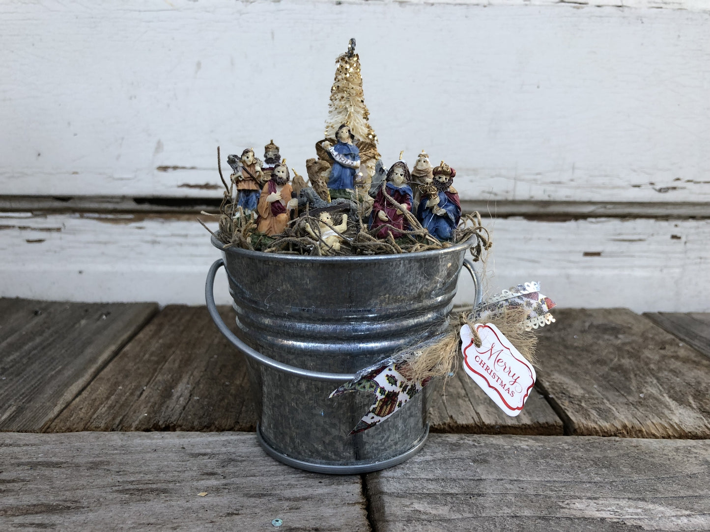 AGD Christmas Decor – Prim Miniature Nativity Tin Display