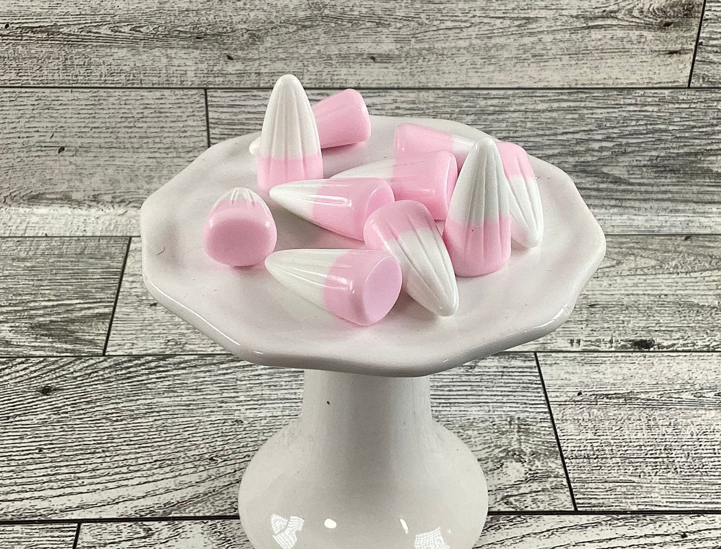 AGD Craft Supply - Realistic Artificial FAKE Resin Pastel Pink White Candy Corn