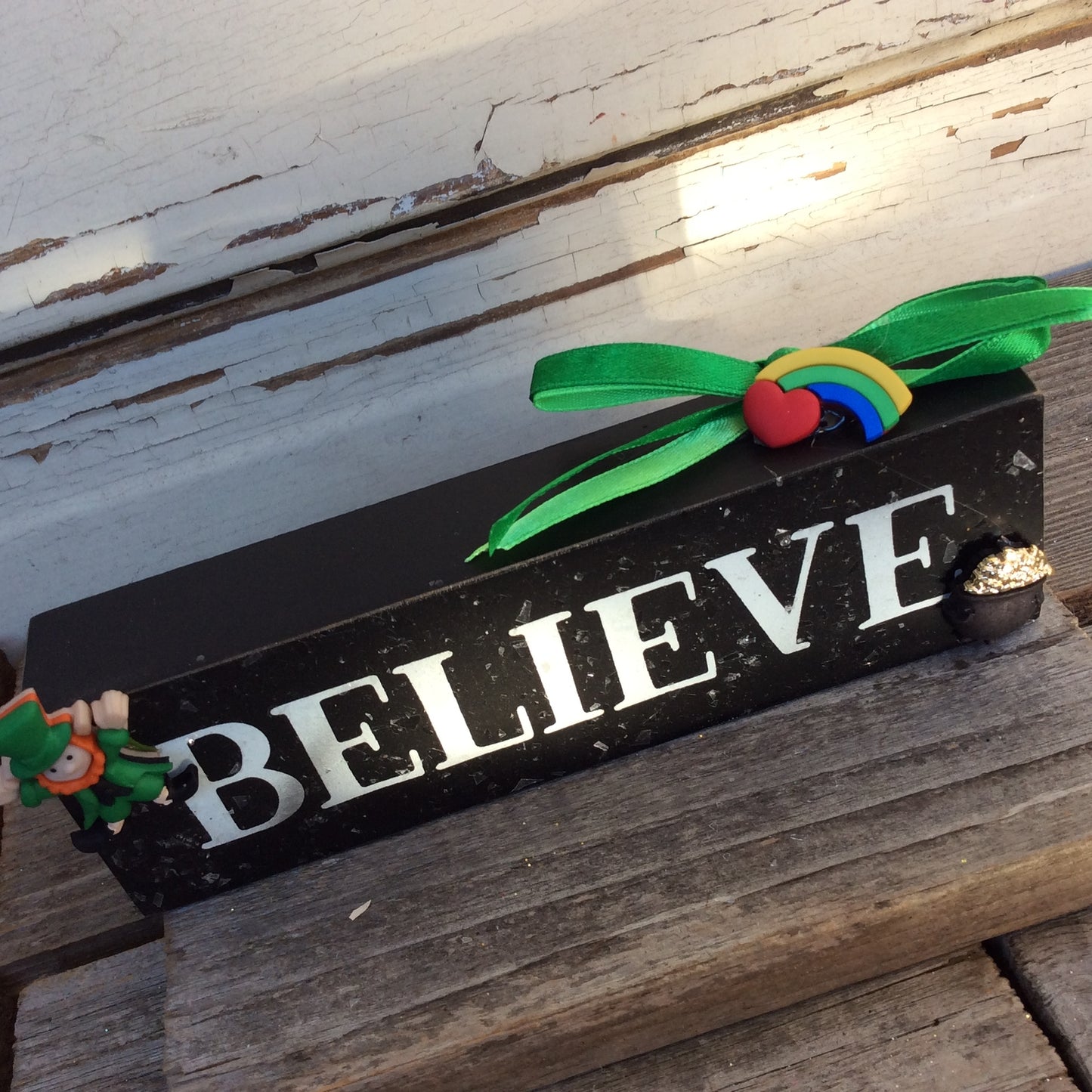 AGD St Patrick's Decor - Believe Rainbow Leprechaun Sign