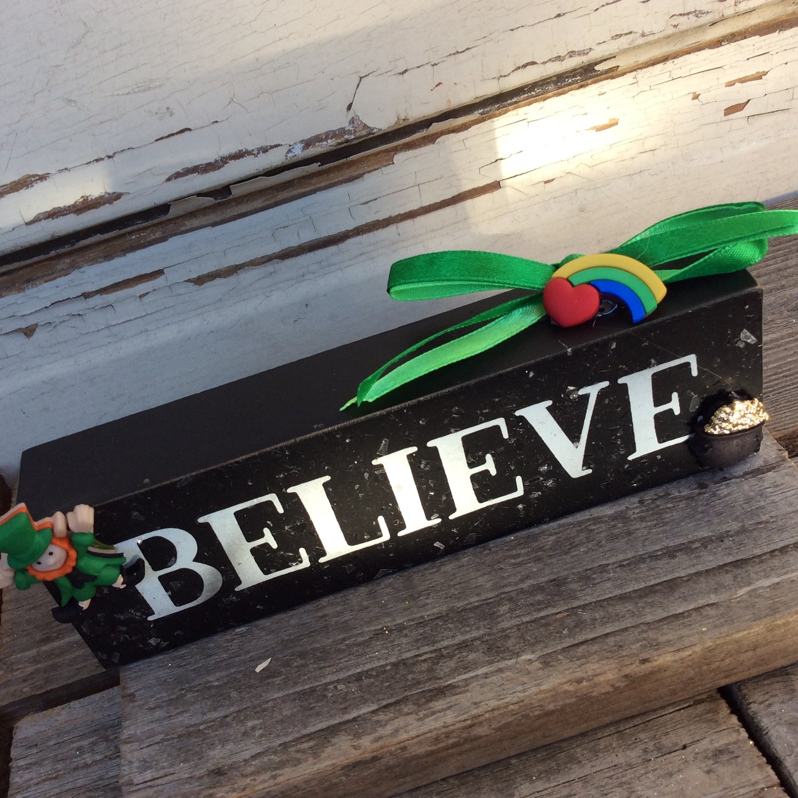 AGD St Patrick's Decor - Believe Rainbow Leprechaun Sign