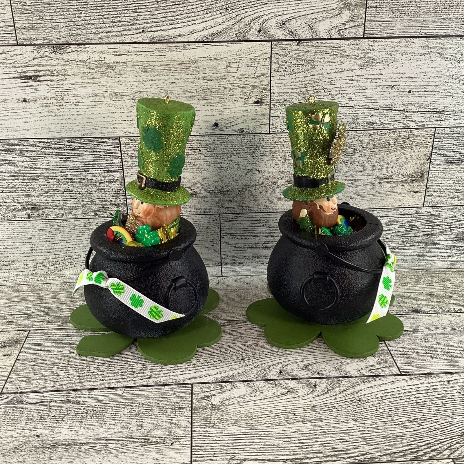 AGD St Patrick's Decor - Small Leprechaun Black Pot Of Gold Display 2pc