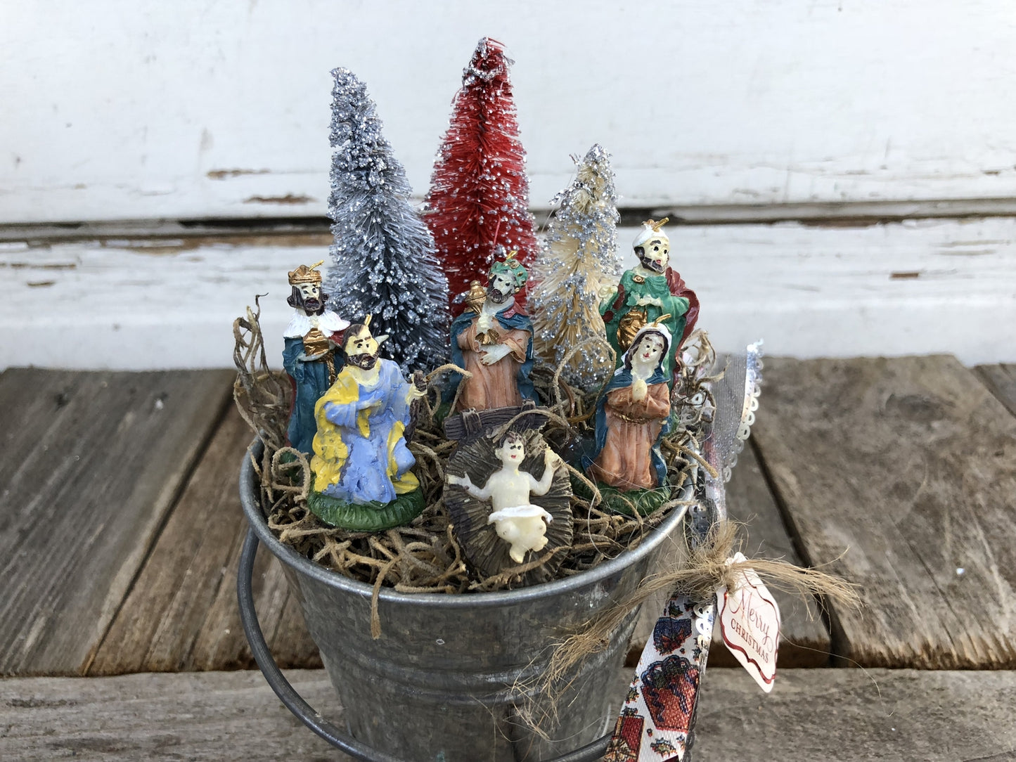  AGD Christmas Decor – Prim Miniature Nativity Tin Display