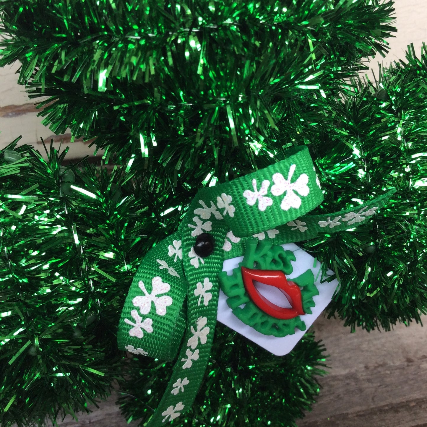 AGD St Patrick's Decor - Kiss Me Irish Mini Tinsel Shamrock Display