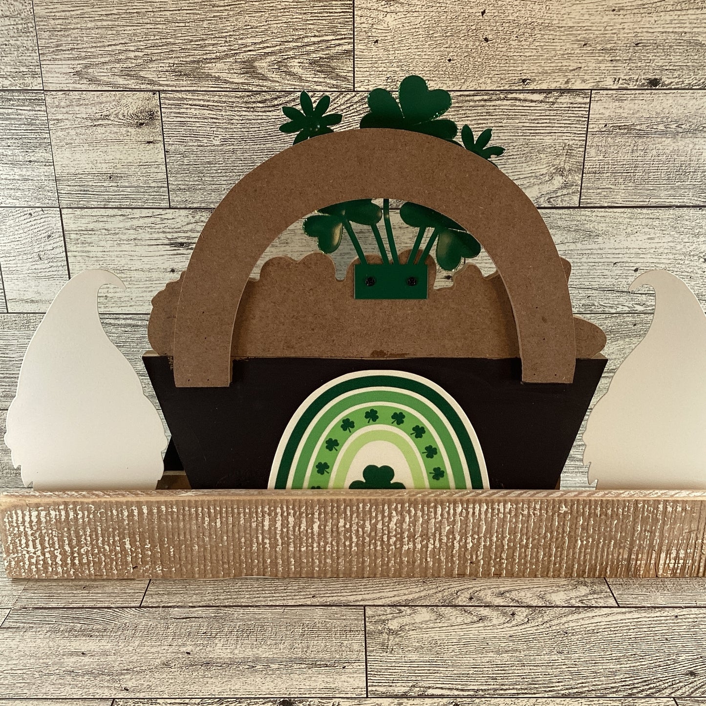 AGD  St Patrick's Decor  – Gnome Rainbow Loads Luck Wagon Display