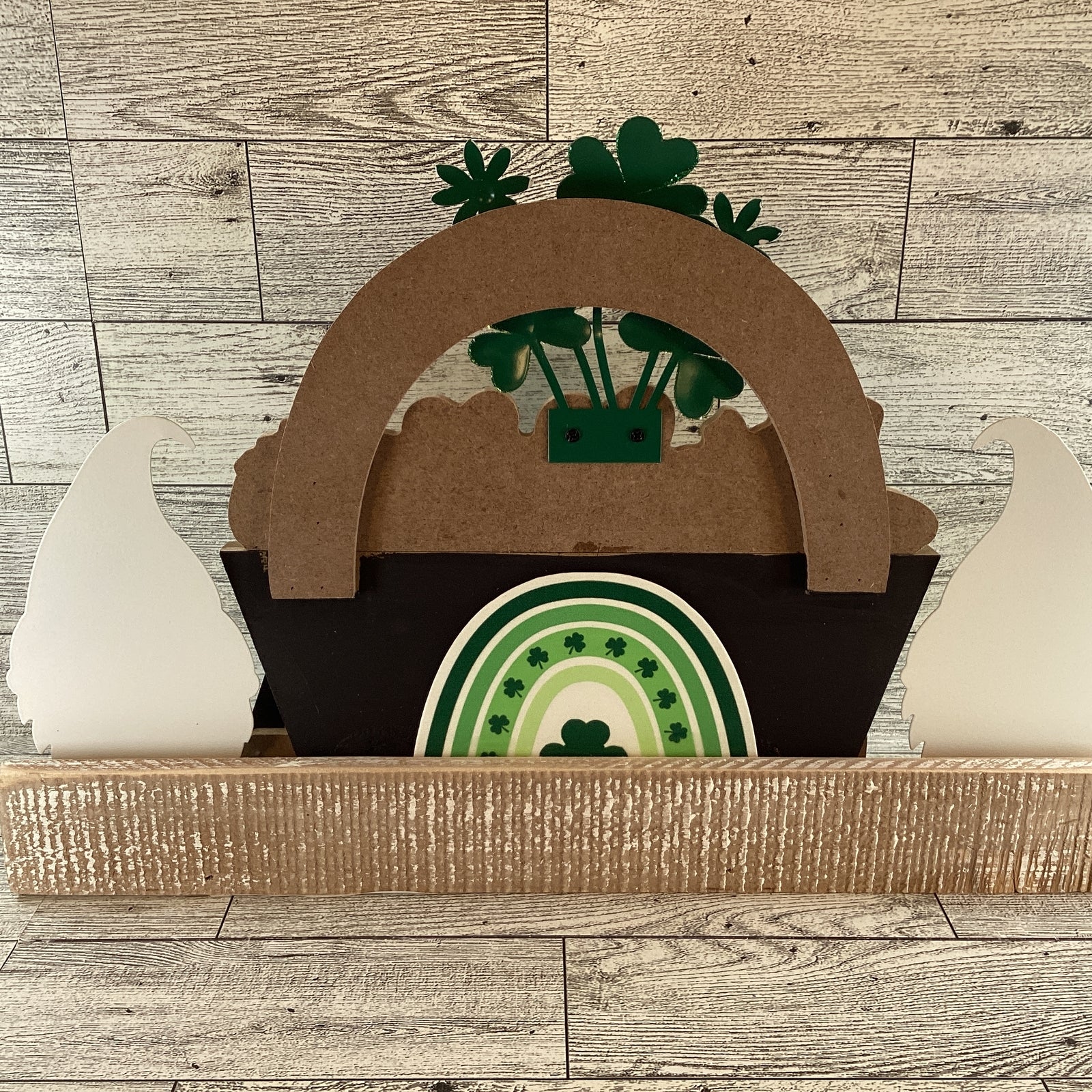 AGD  St Patrick's Decor  – Gnome Rainbow Loads Luck Wagon Display