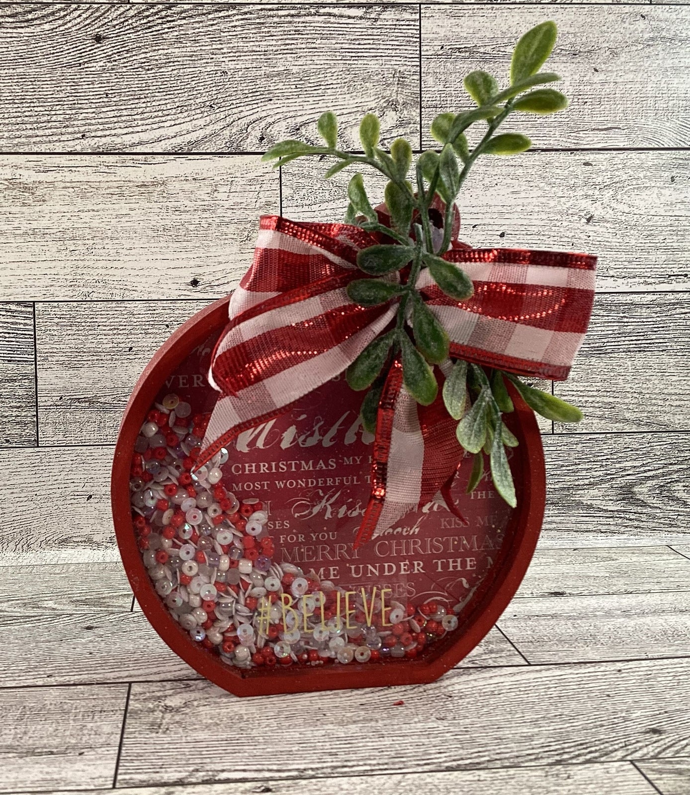AGD Christmas Decor - Mistletoe Ornament Chunky Wood Dry Snow Shaker