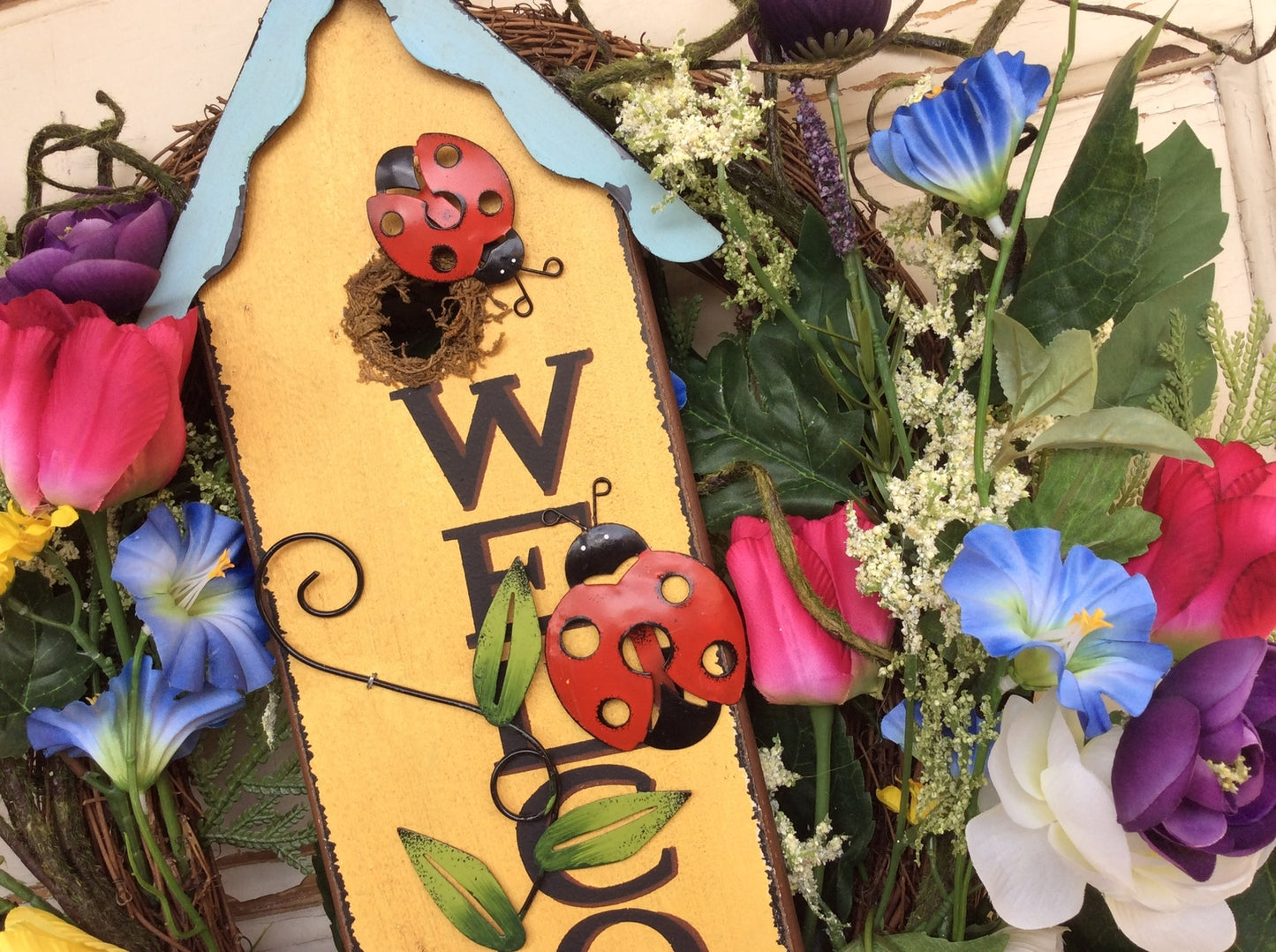 AGD Spring Summer Decor - Welcome Yellow Birdhouse Grapevine Floral Wreath