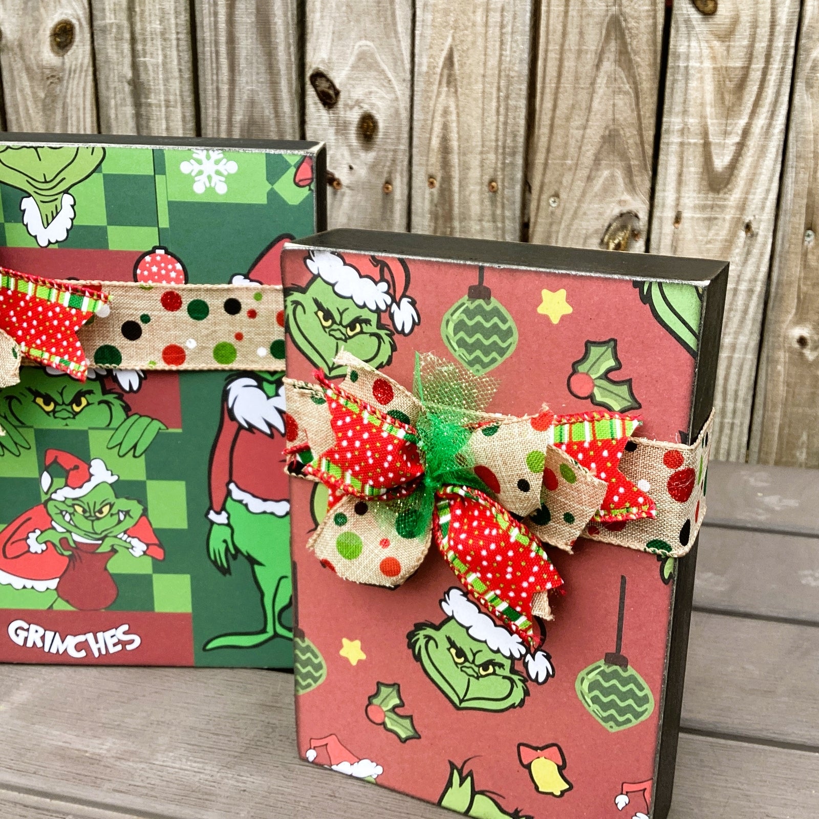 AGD Christmas Decor - Whimsy Red Green Faux Gift Present Box Signs 2pc