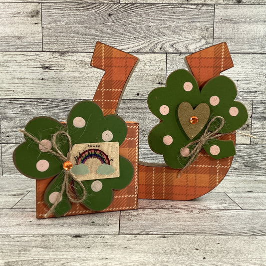 AGD  St Patrick's Decor - Chunky Horseshoe Chase Rainbows Sign 2pc Set