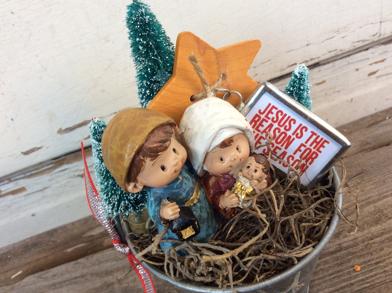 AGD Christmas Decor – Prim Resaon For The Season Nativity Tin Pail Display