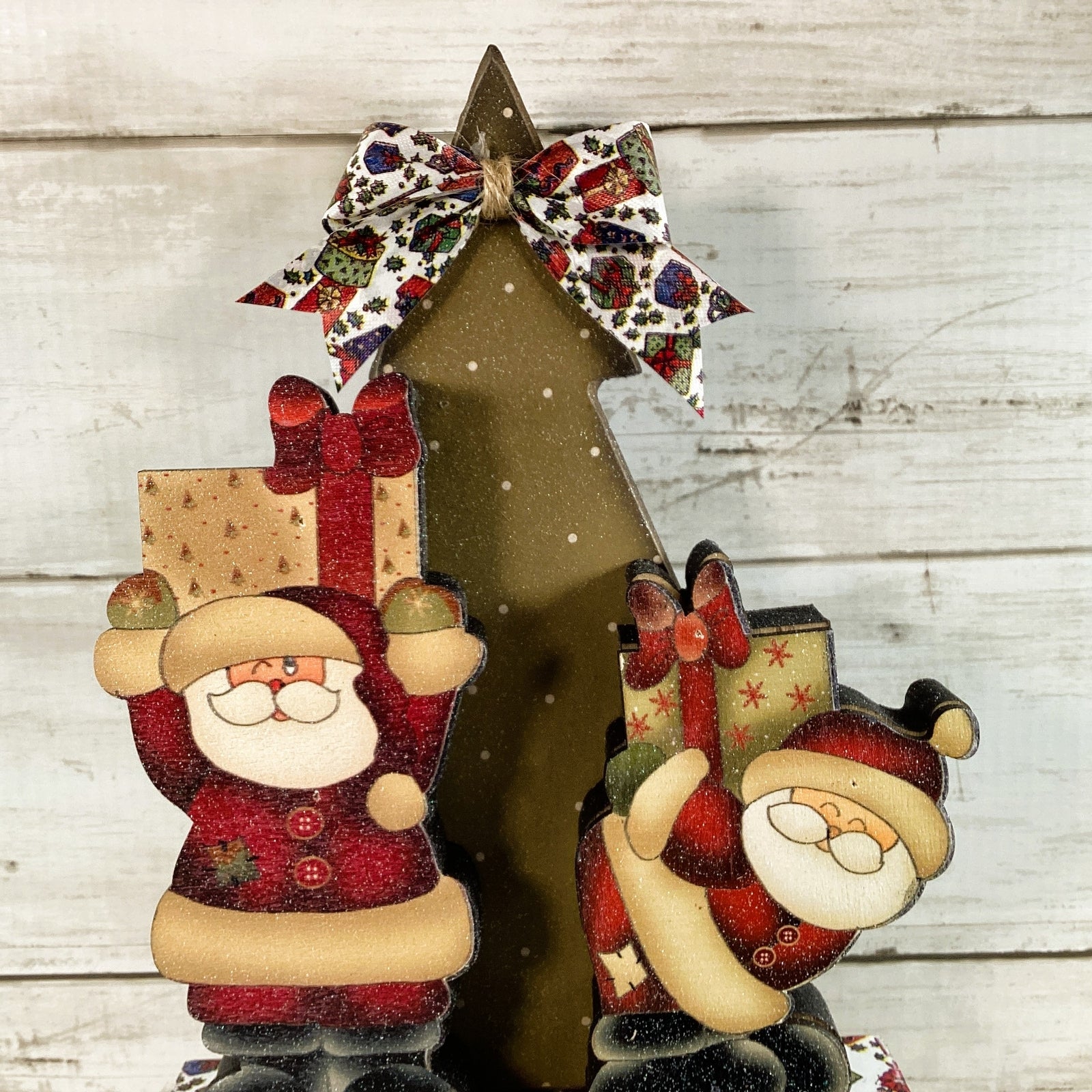 AGD Christmas Decor - Farmhouse Oh What Fun Santa with Gifts Tree 2pc Set