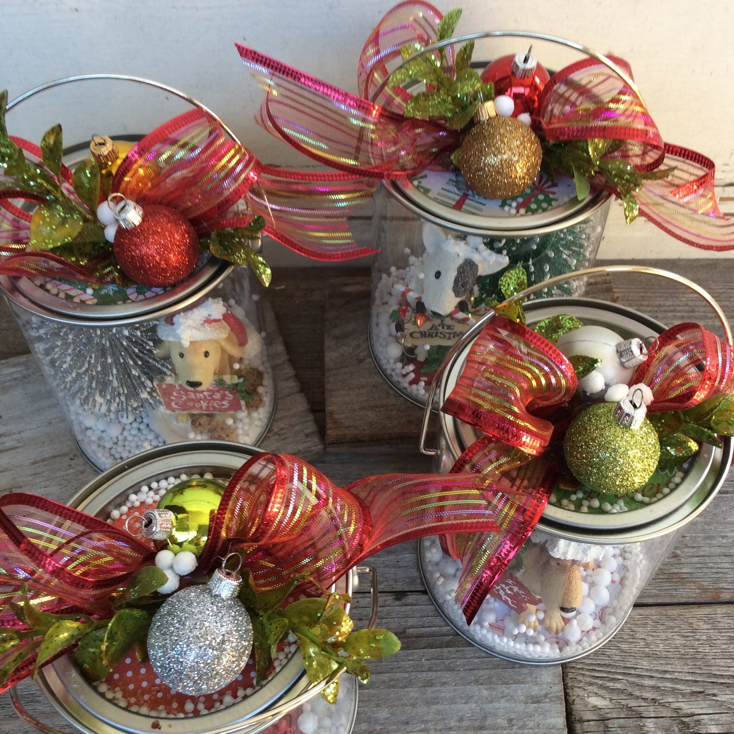 AGD Christmas Decor – Resin Naughty Puppy Dog Dome Pail Display 4pc