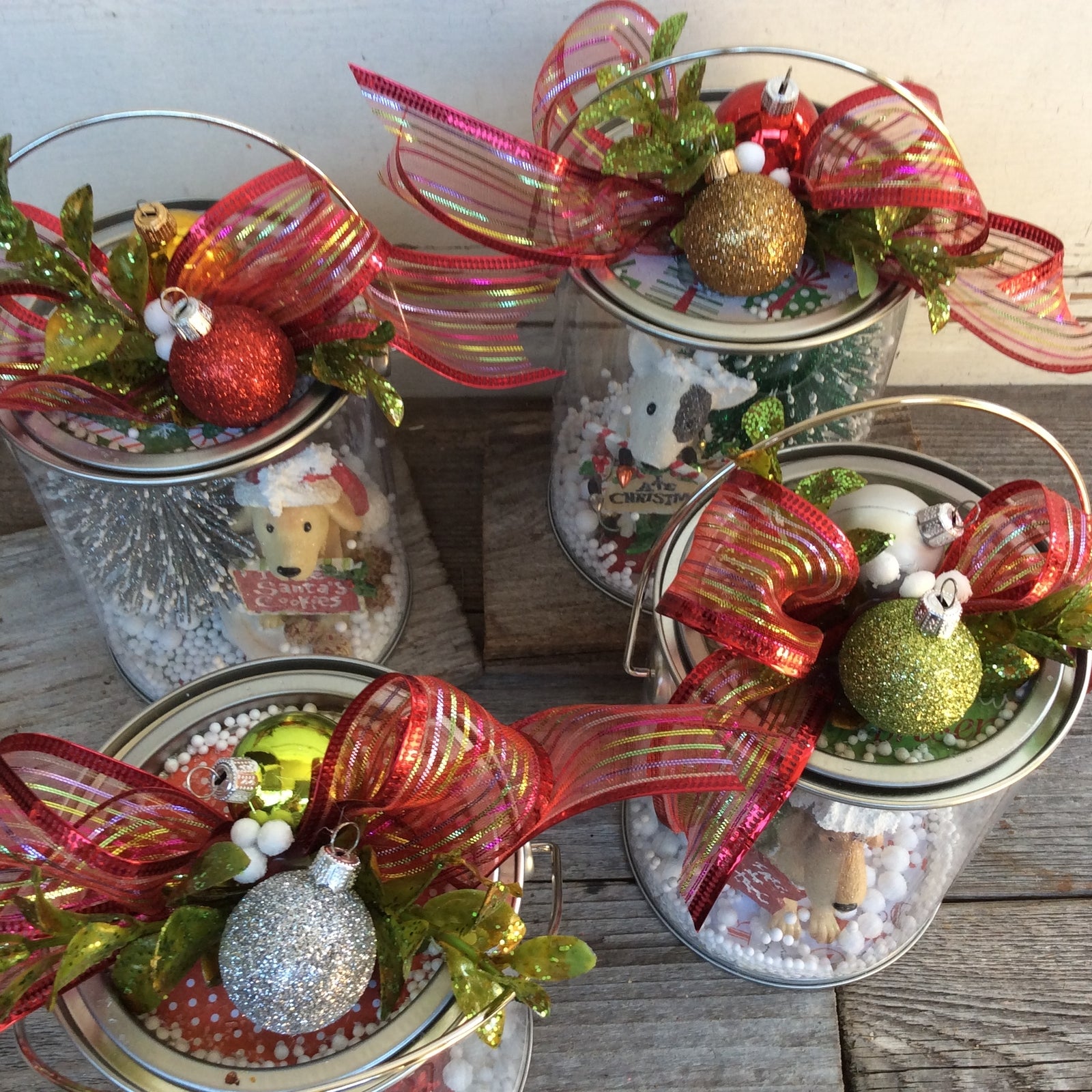 AGD Christmas Decor – Resin Naughty Puppy Dog Dome Pail Display 4pc