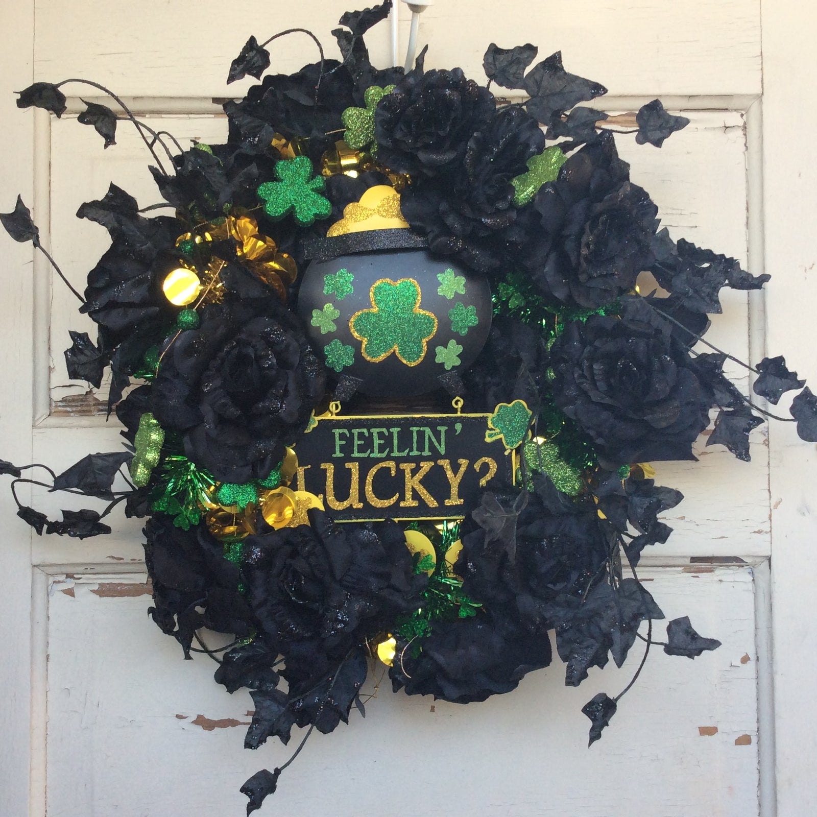 AGD St Patricks Decor - Black Rose Feeling Lucky Pot of Gold Wreath