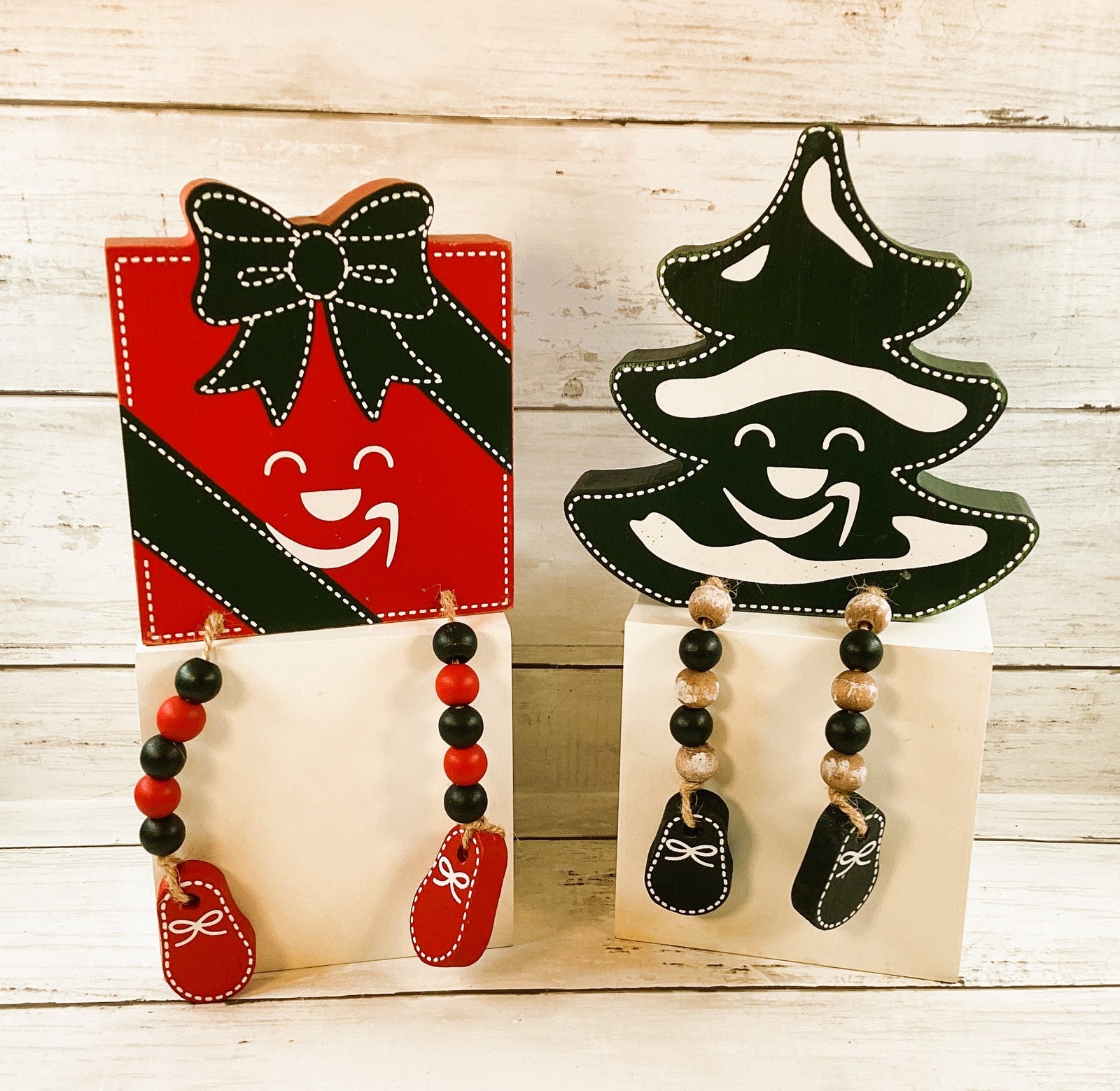 AGD Christmas Decor - AZ Delivery Smile Tree Present Dangling Legs Sitter 2pc