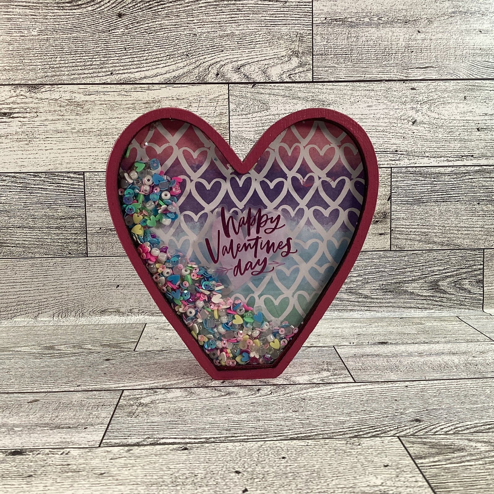 AGD  Valentines Decor - Heart Shaped Happy Day Chunky Wood Shaker