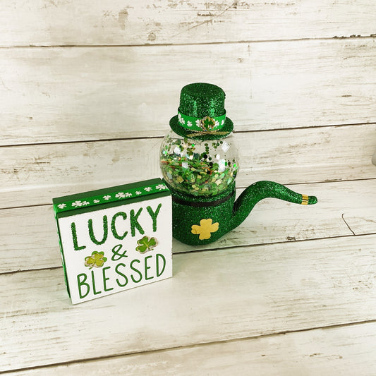 AGD St Patricks Decor - Irish Leprechaun Pipe Shaker & Sign 2pc Set