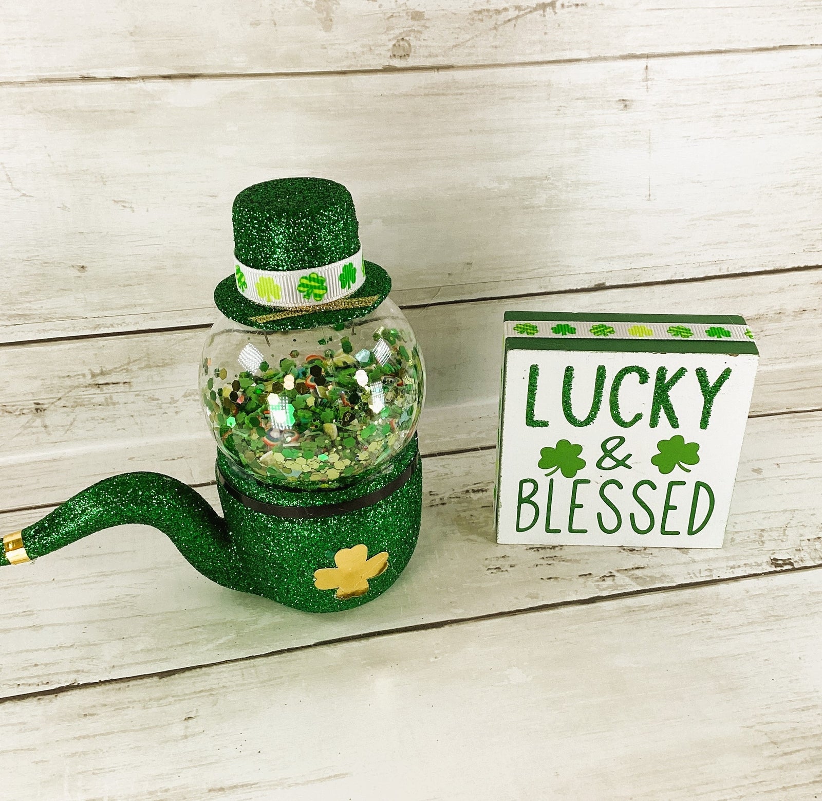 AGD St Patricks Decor - Irish Leprechaun Pipe Shaker & Sign 2pc Set