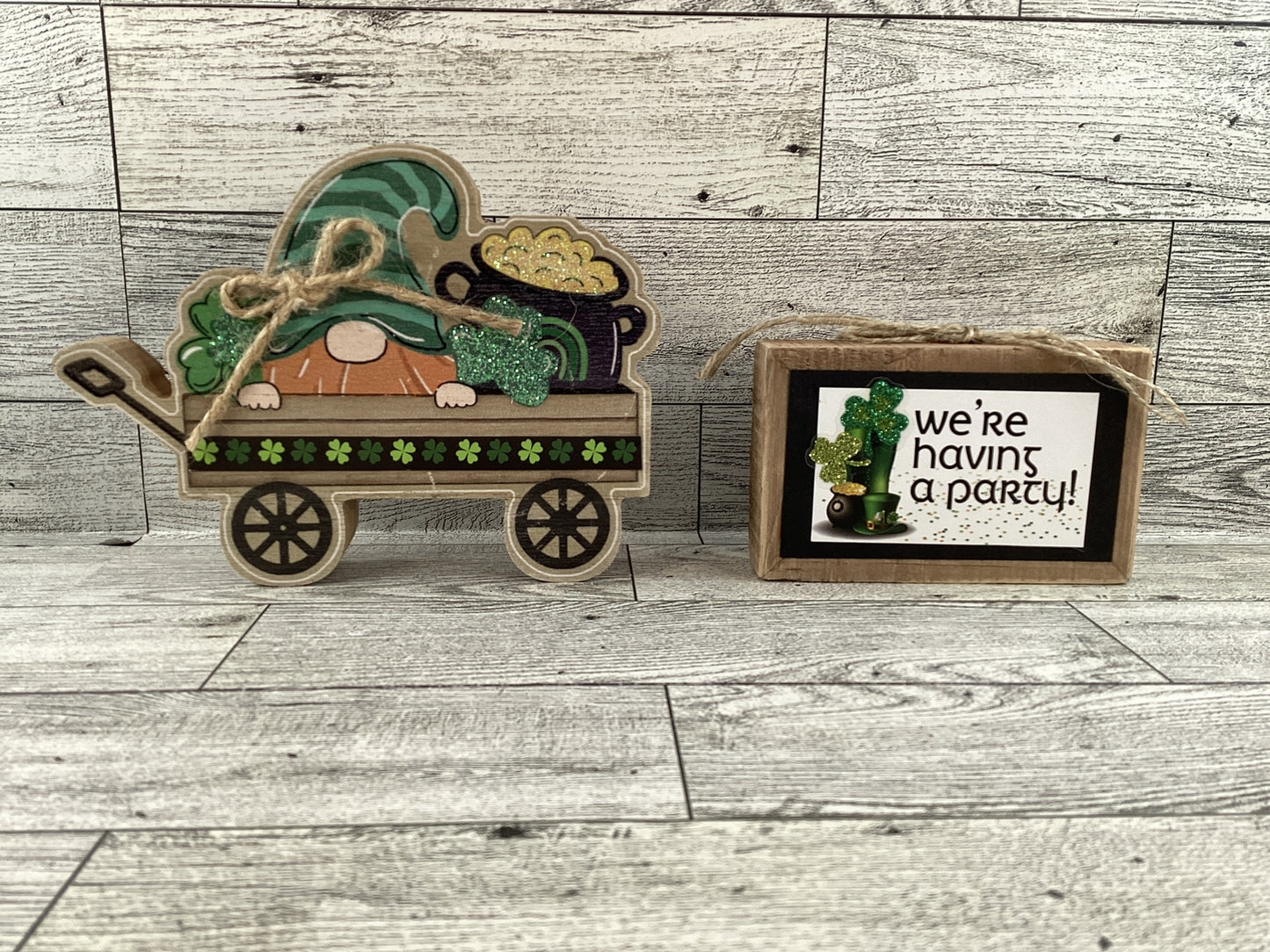 AGD St Patrick's Decor - Gnome Chunky Wagon Party Sign 2pc Set