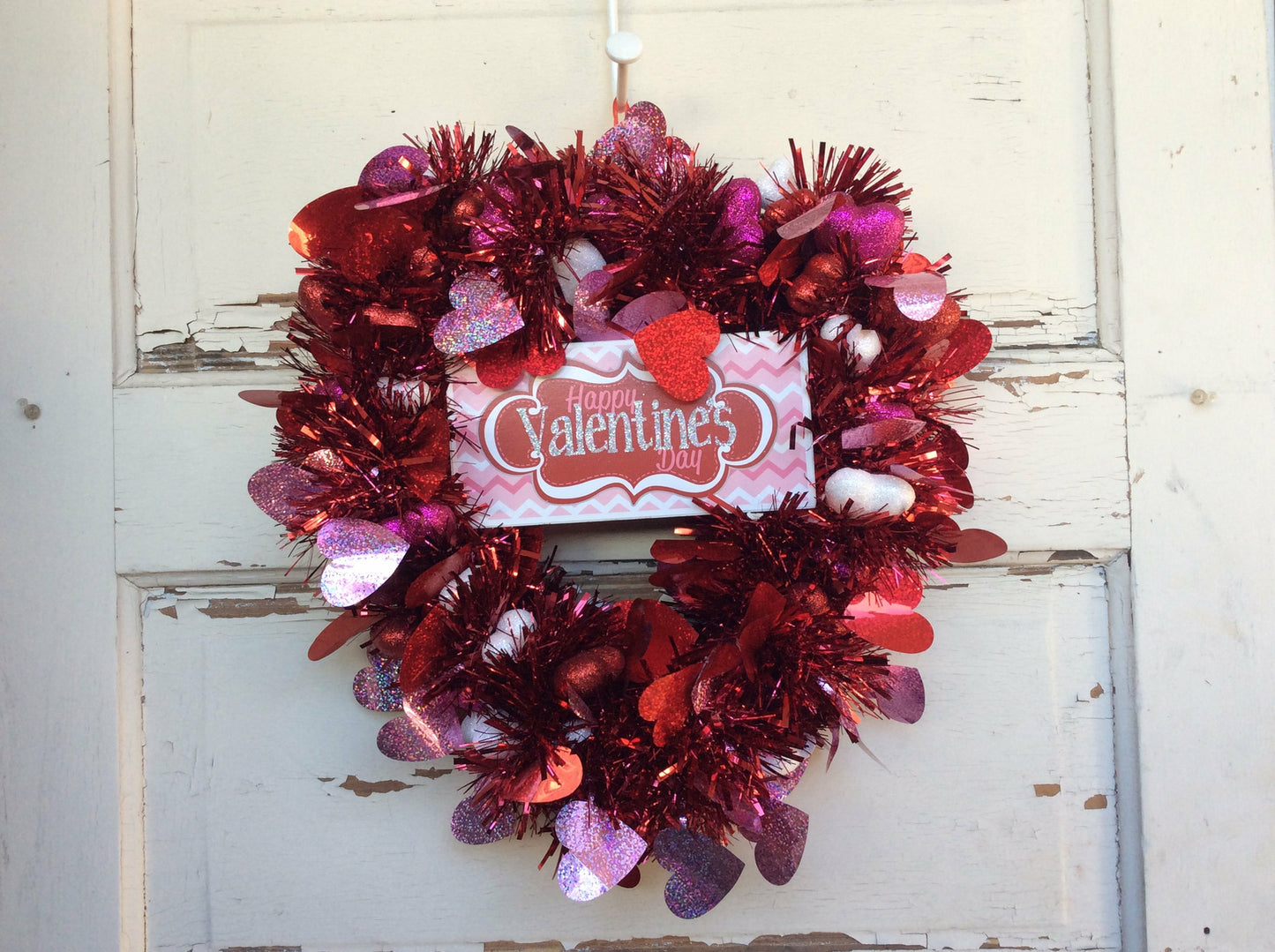 AGD Valentines Decor - Happy Valentines Heart Shaped Wreath