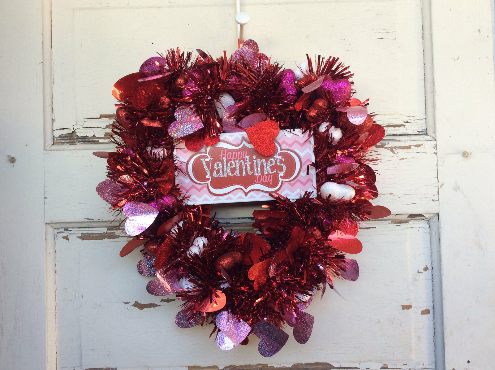 AGD Valentines Decor - Happy Valentines Heart Shaped Wreath