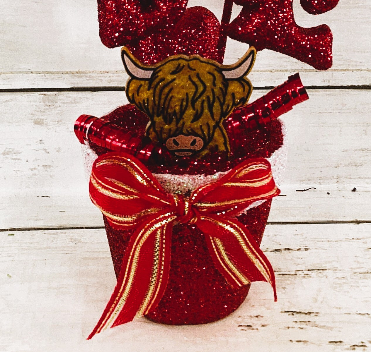 AGD Valentines Decor - Highland Cow Love Glitter Pot Display