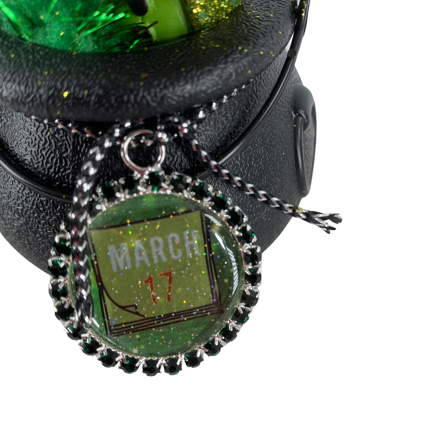 AGD St Patrick's Decor -  Resin Leprechaun Figurine in Black Pot Display