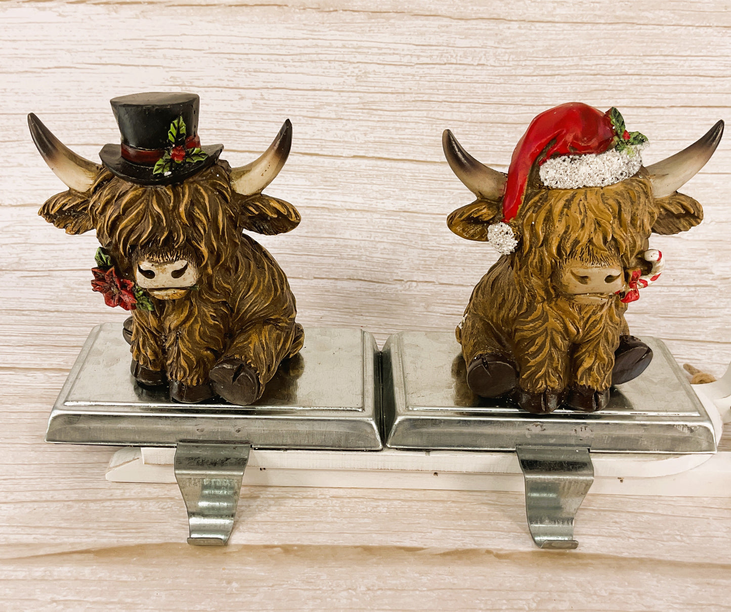 AGSD Christmas Decor – resin Highland Cow Stocking Holder 2pc Set
