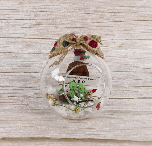 AGSD Christmas Decor - Green Alien Bigfoot Crypids Open Ornament Display