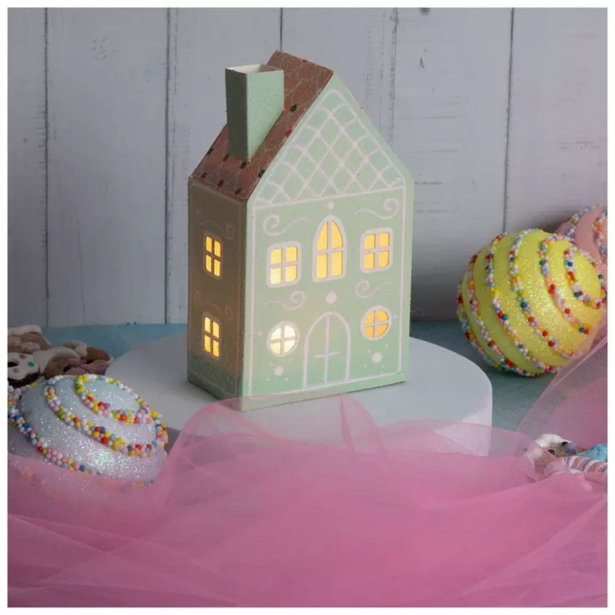 HL Christmas Decor - Paper Mache Light-Up Gingerbread House