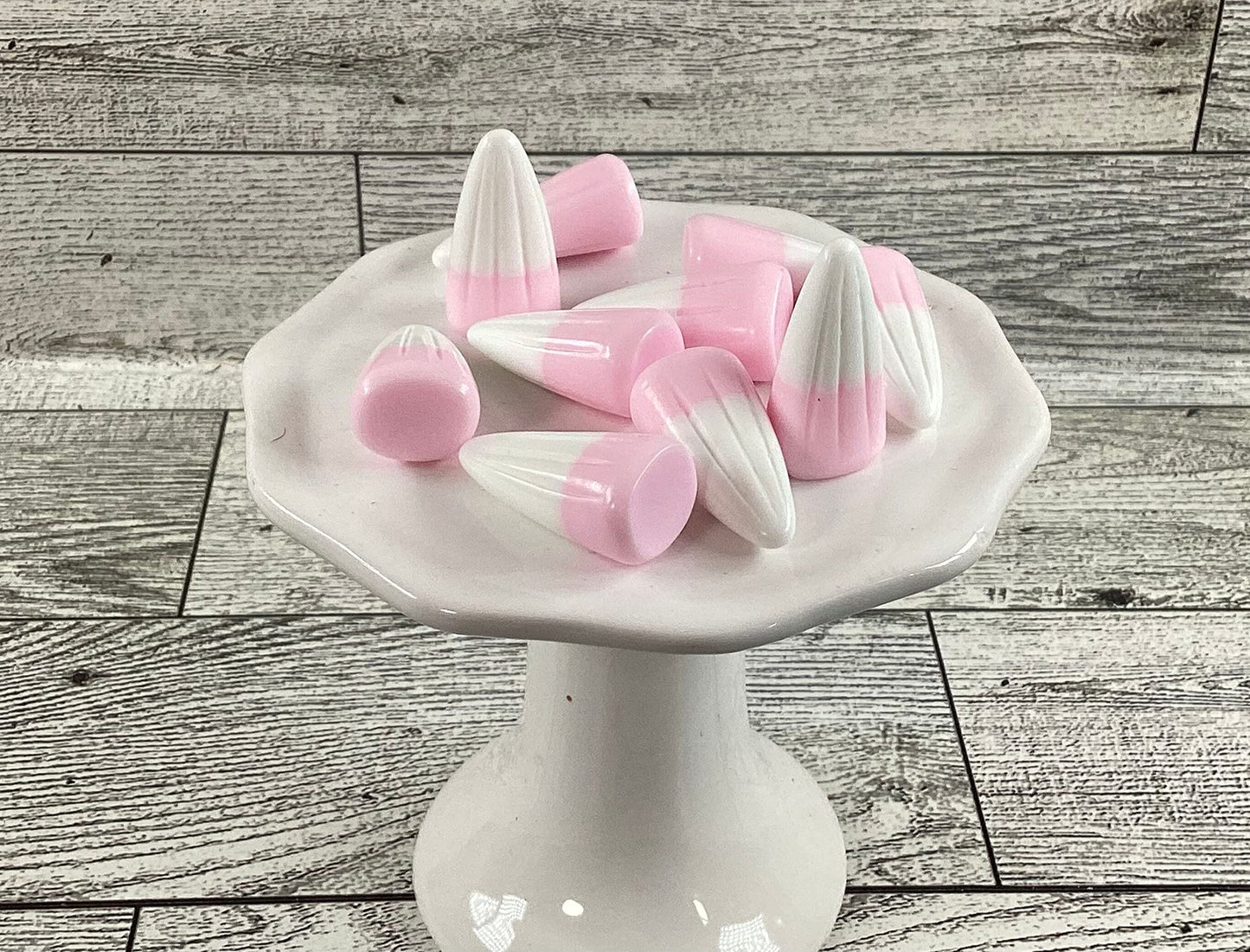 AGSD Craft Supply - Realistic Artificial FAKE Resin Pastel Pink White Candy Corn